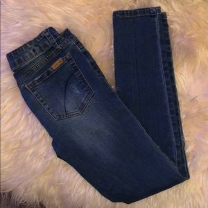 Joe’s jeans size 10 girls! Did come with holes!